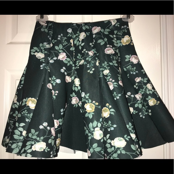 !Flash Sale! LC Lauren Conrad Runway Floral Skirt - Picture 2 of 5